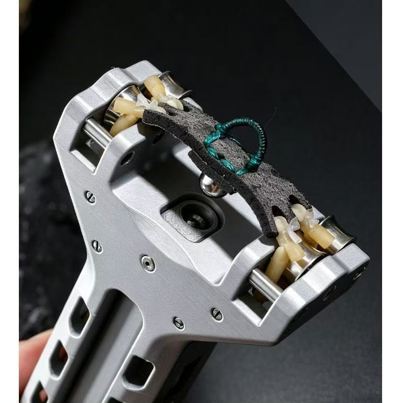 Automatic metal slingshot high-precision high-powered slingshot Compatible with magazines Automatic loading High-strength magnetic rubber bands